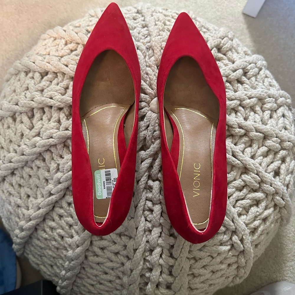 Vionic Red Suede Pointed Toe Flats